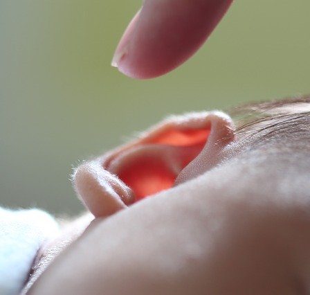 Prawidłowe czyszczenie uszu – jak je przeprowadzić?